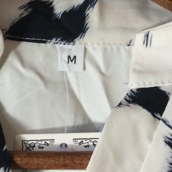 La Mode Black and White Blouse Size Medium - Picture 4 of 7